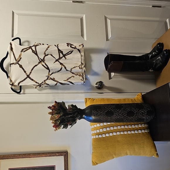 Chic Chain Print Sleeveless Top - Picture 4 of 10